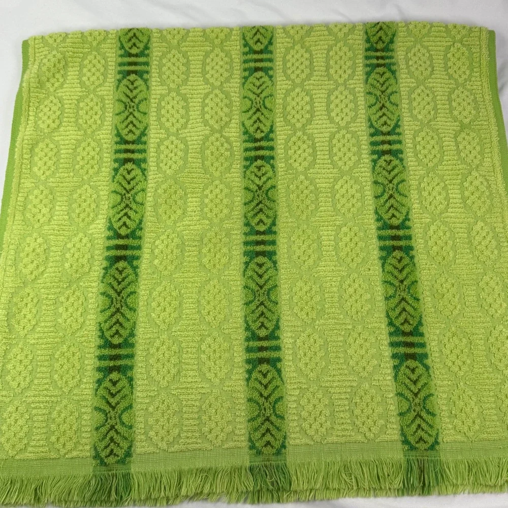Vintage Utica by JP Stevens Lime Green Fringed Bath Towel Jacquard Made in USA